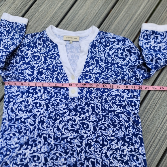 L blue/white scroll top - Picture 8 of 14